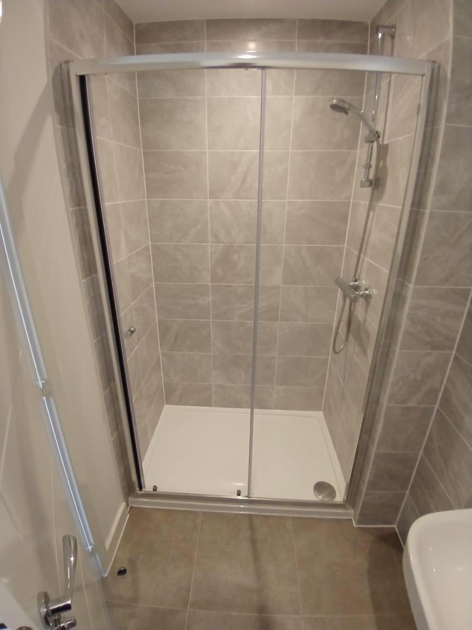 Ensuite In - Near Uwe