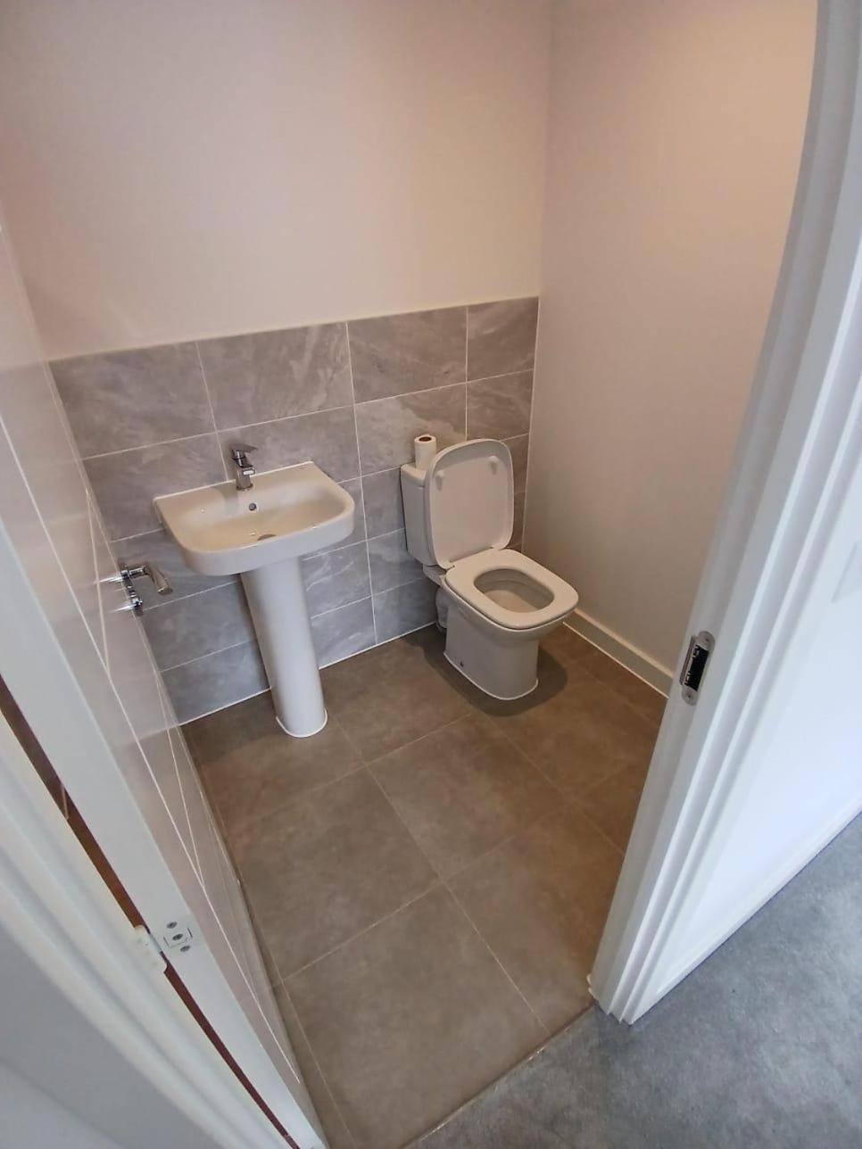 Ensuite In - Near Uwe *